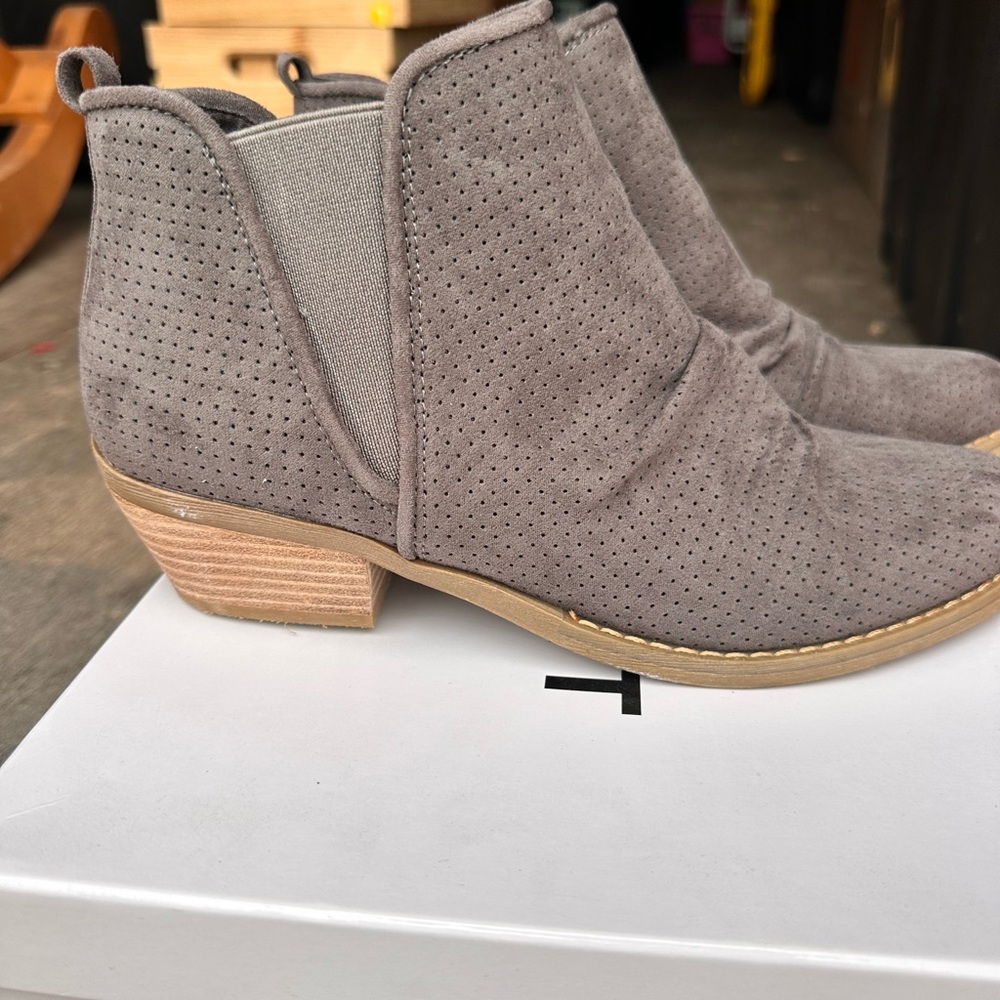 Report Gray Ankle Boots - Picture 2 of 6